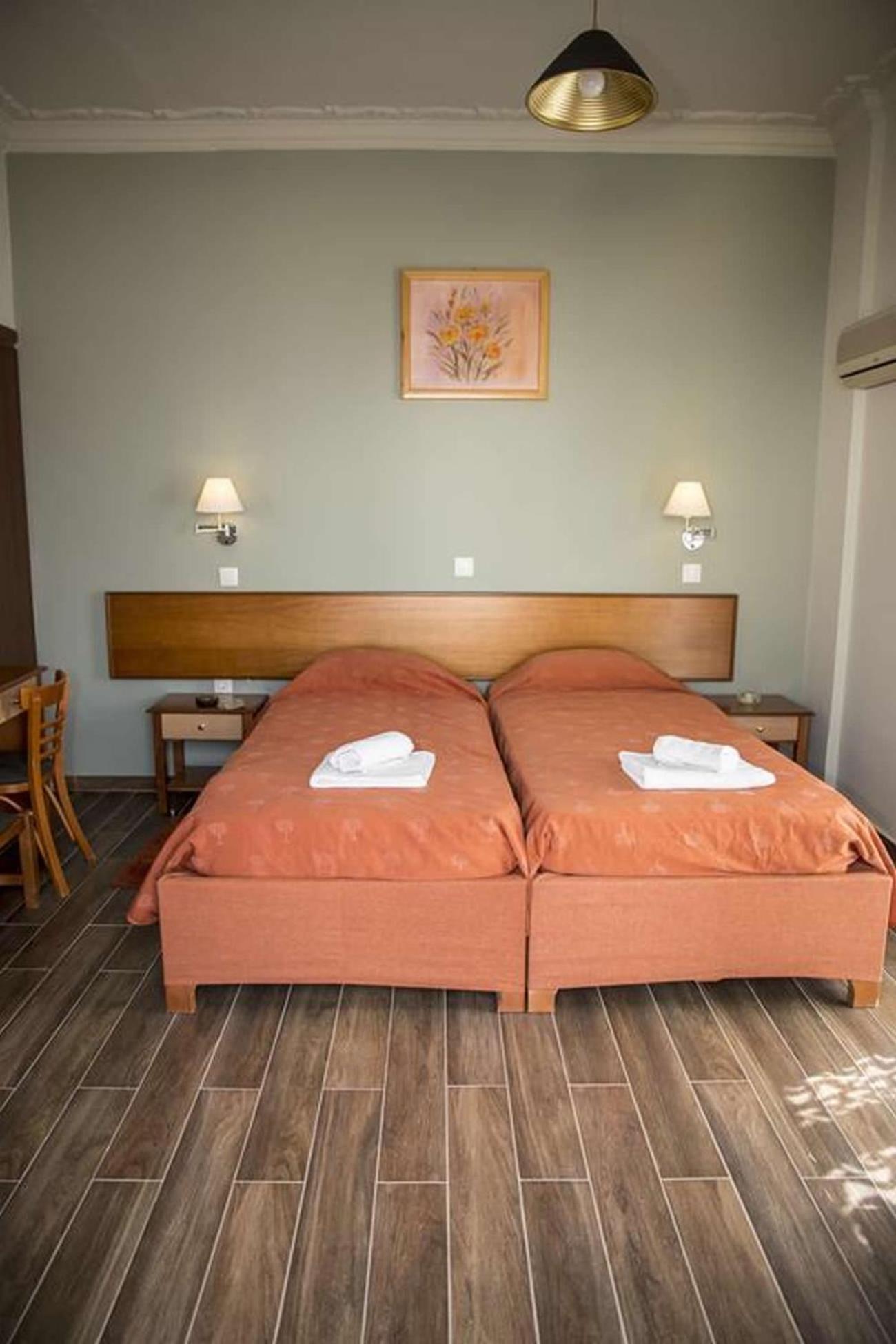 Togias Hotel Aegina エクステリア 写真