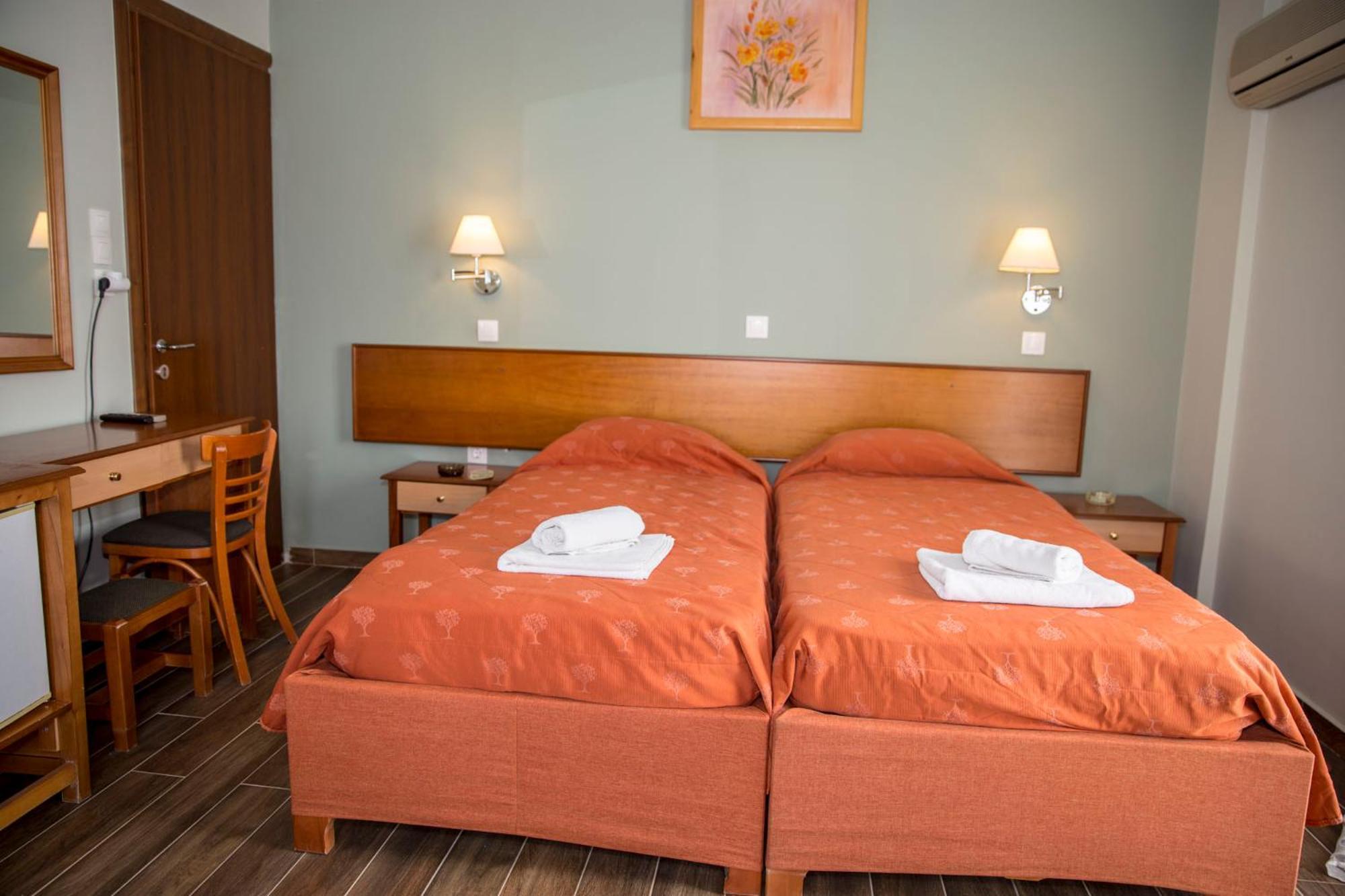 Togias Hotel Aegina エクステリア 写真