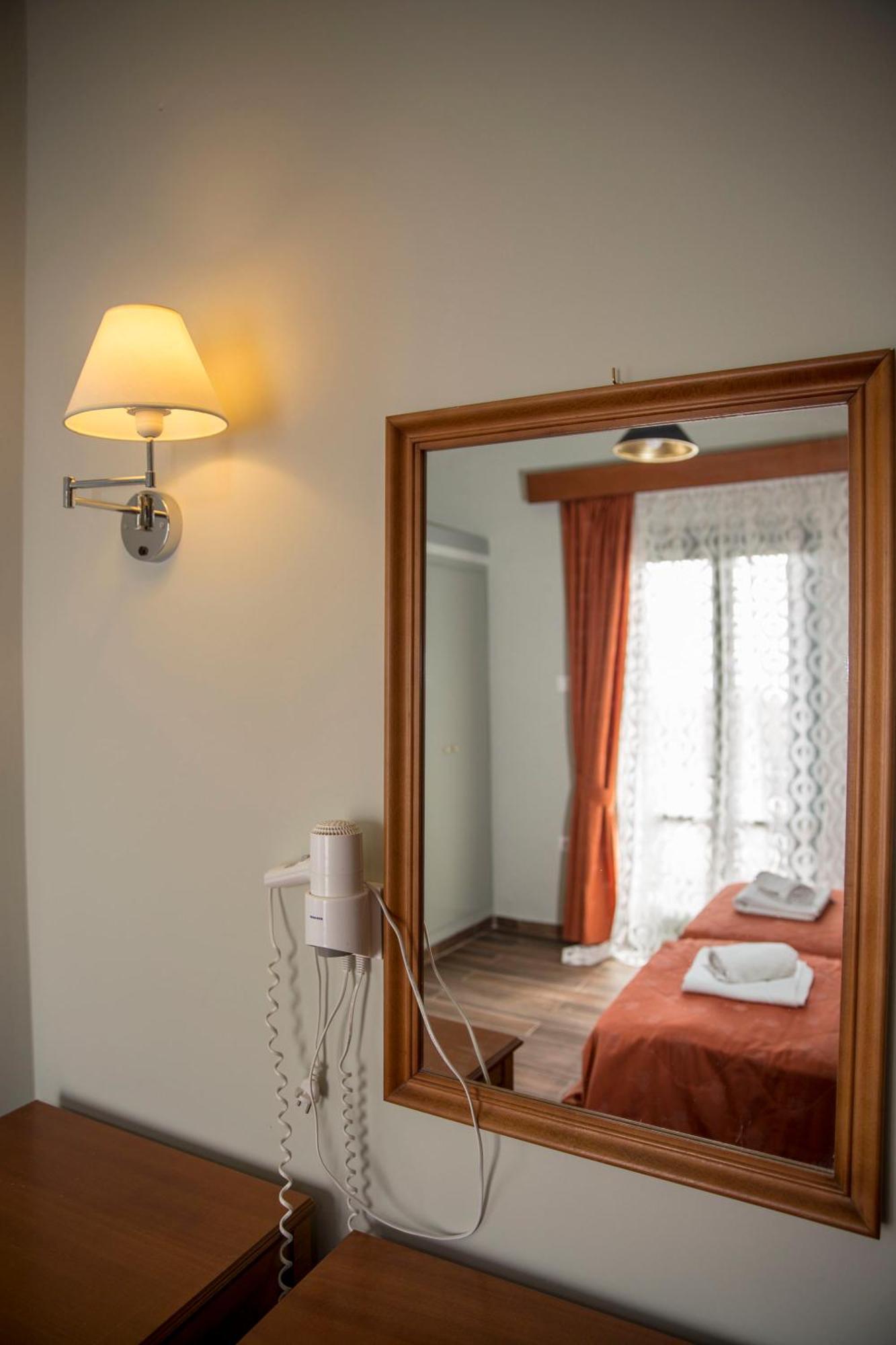 Togias Hotel Aegina エクステリア 写真