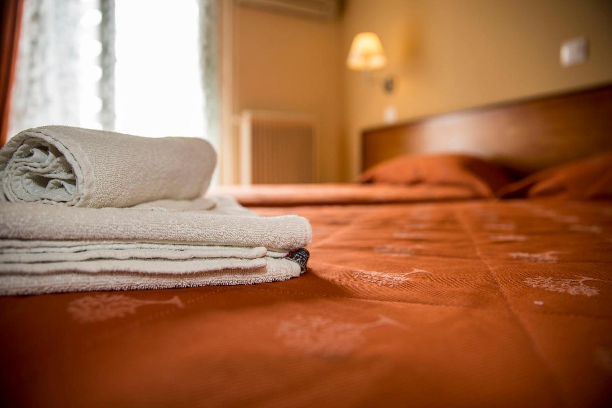 Togias Hotel Aegina エクステリア 写真