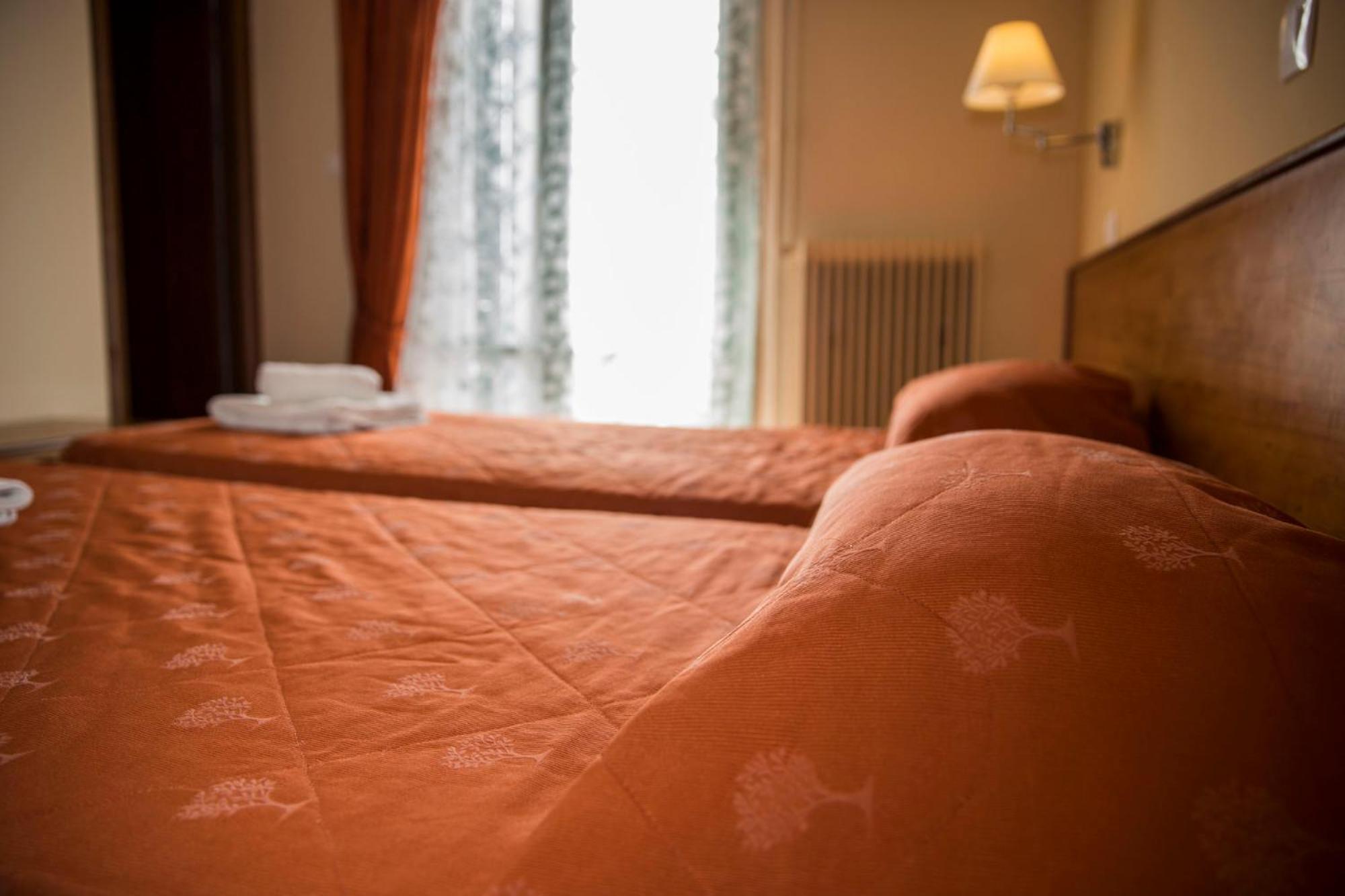 Togias Hotel Aegina エクステリア 写真