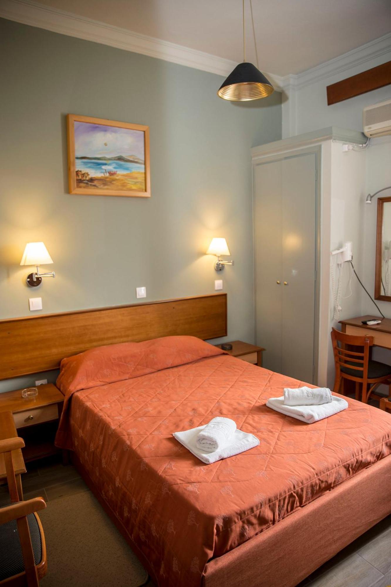 Togias Hotel Aegina エクステリア 写真