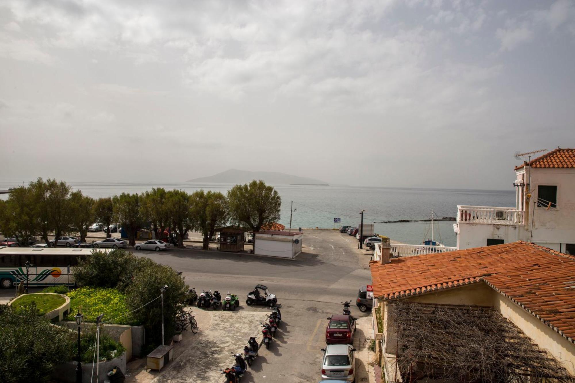 Togias Hotel Aegina エクステリア 写真