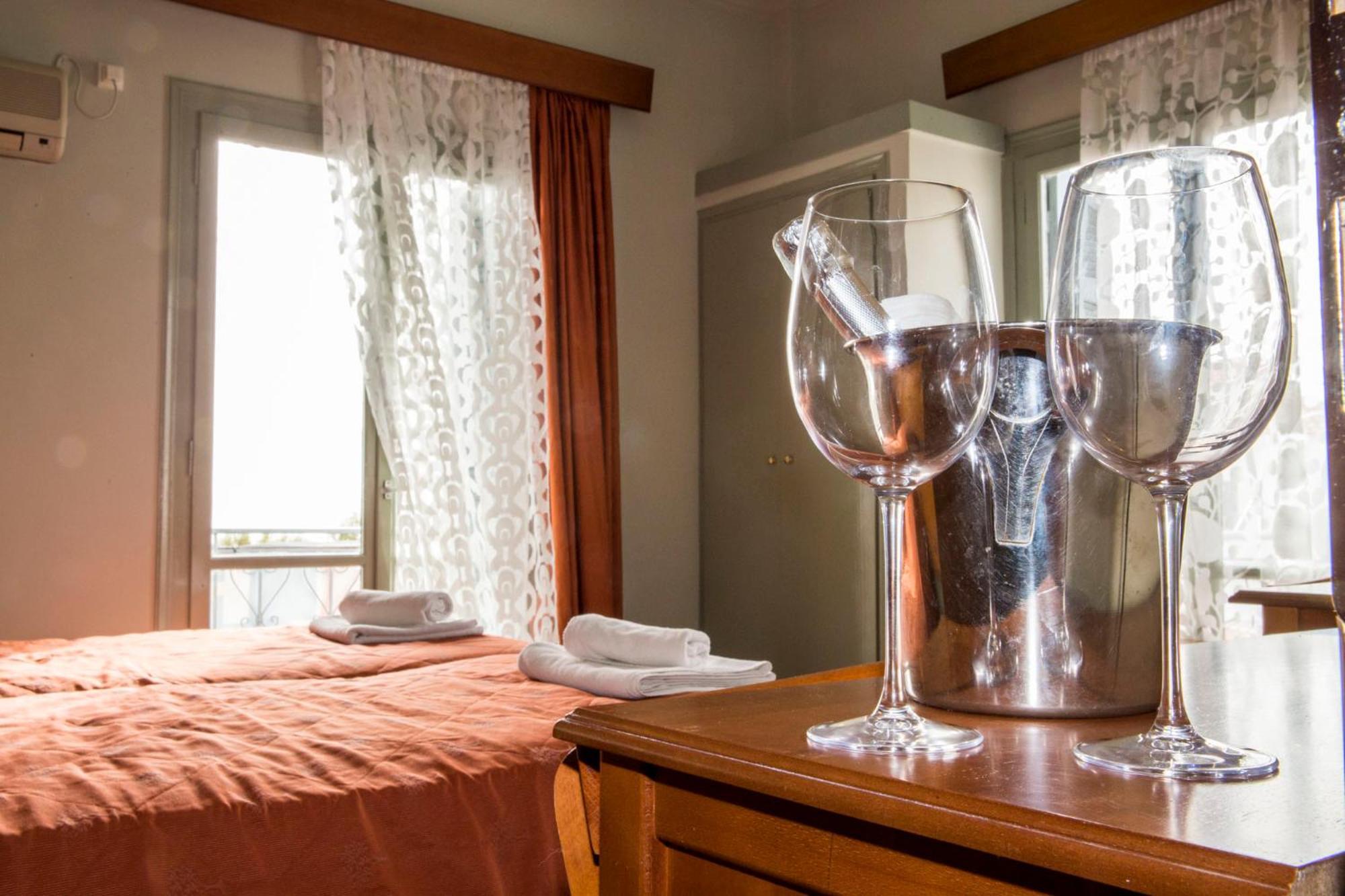 Togias Hotel Aegina エクステリア 写真