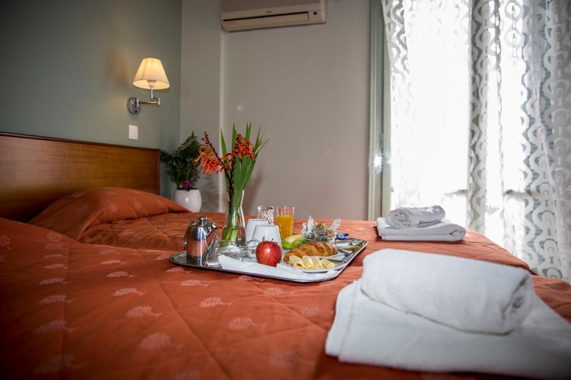 Togias Hotel Aegina エクステリア 写真
